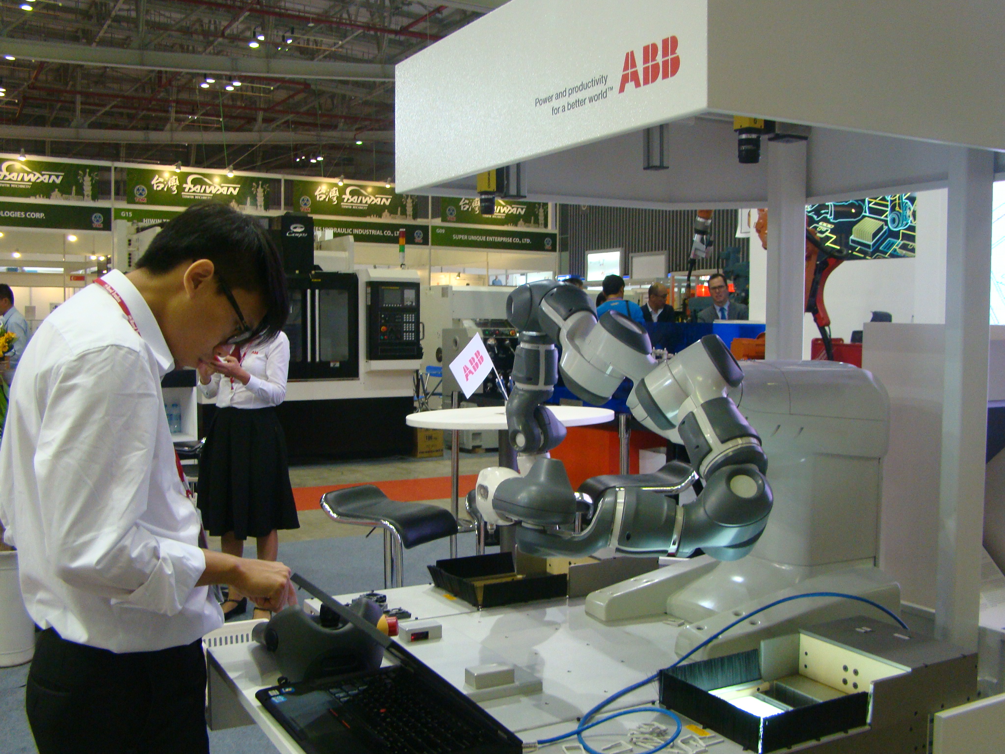 ເປີດງານວາງສະແດງຕ່າງໆທີ່ກ່ຽວຂ້ອງເຖິງອຸດສາຫະກຳສຳຮອງ